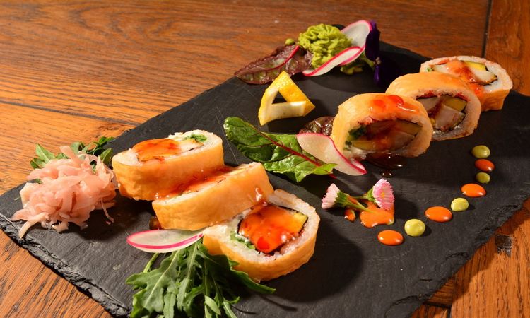 Очакваме ви с пица и суши